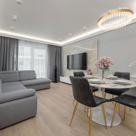 Elegant Apartment With Balcony By The Oder River In Wroclaw By Renters Prestige Dış mekan fotoğraf
