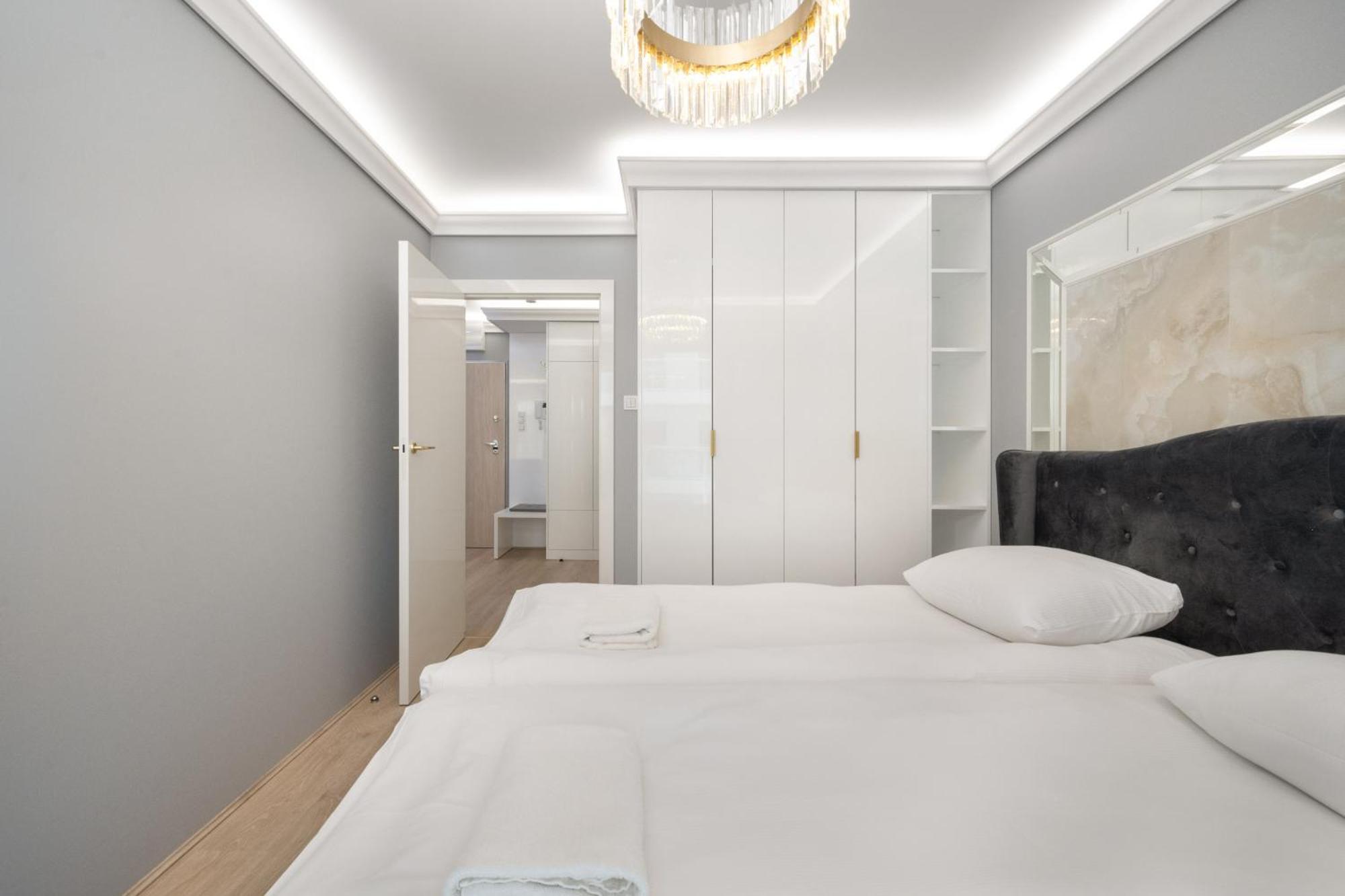 Elegant Apartment With Balcony By The Oder River In Wroclaw By Renters Prestige Dış mekan fotoğraf