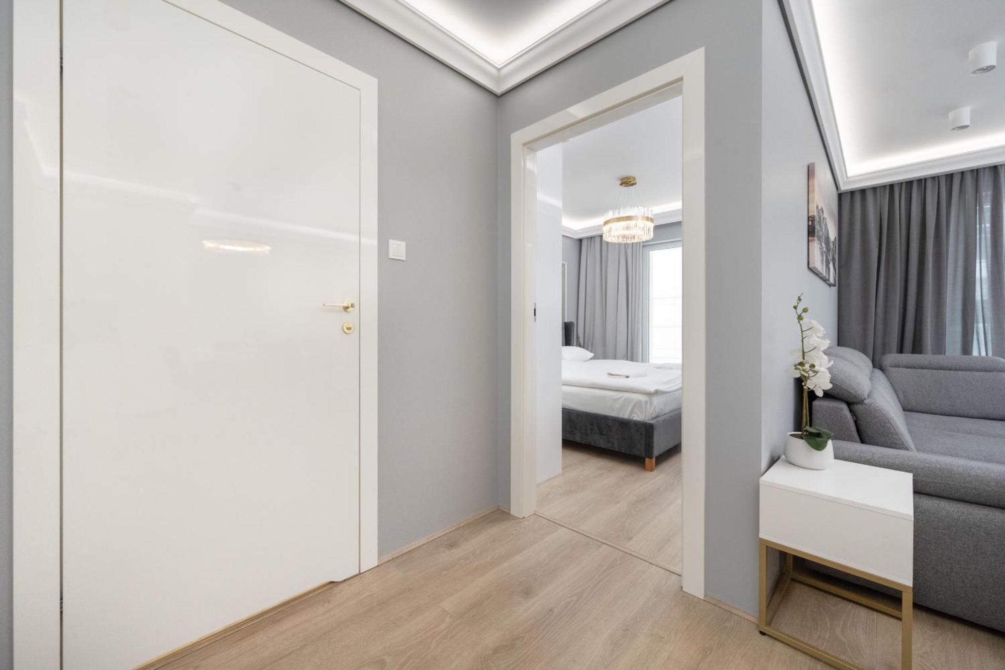 Elegant Apartment With Balcony By The Oder River In Wroclaw By Renters Prestige Dış mekan fotoğraf