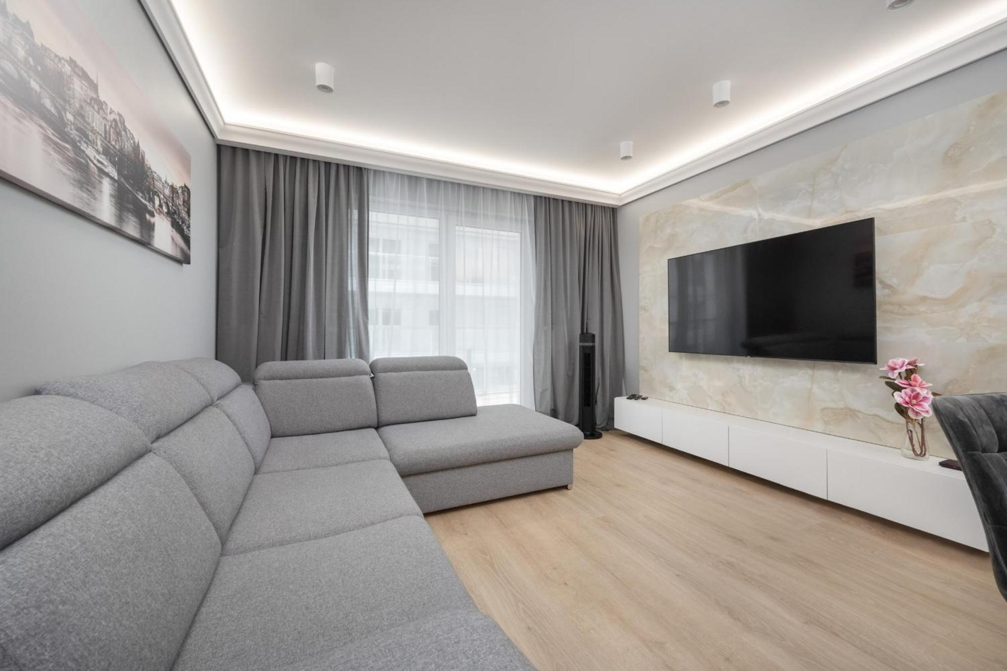 Elegant Apartment With Balcony By The Oder River In Wroclaw By Renters Prestige Dış mekan fotoğraf